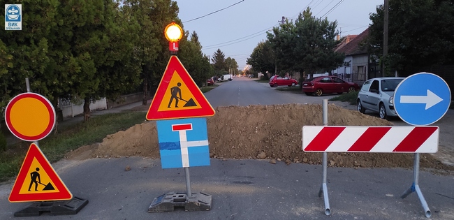 Saobraćajna signalizacija na raskrsnici ulica Radnoti Mikloša i 9. maja