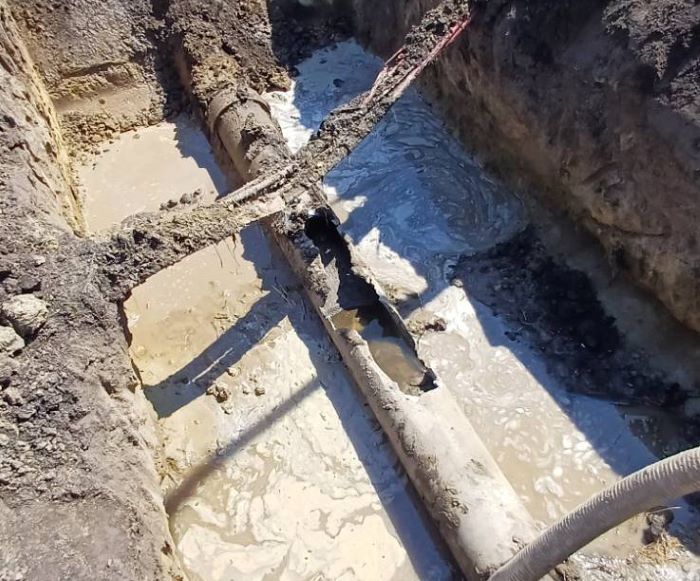 Oštećenje na cevi magistralnog cevovoda na izvorištu (foto: JKP VIK ZR)