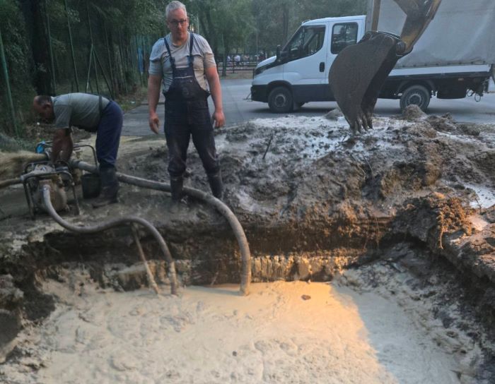 Radovi JKP "Vodovod i kanalizacija" Zrenjanin na sanaciji kvara na vodovodnoj mreži u naselju D3 (foto: JKP VIK ZR)